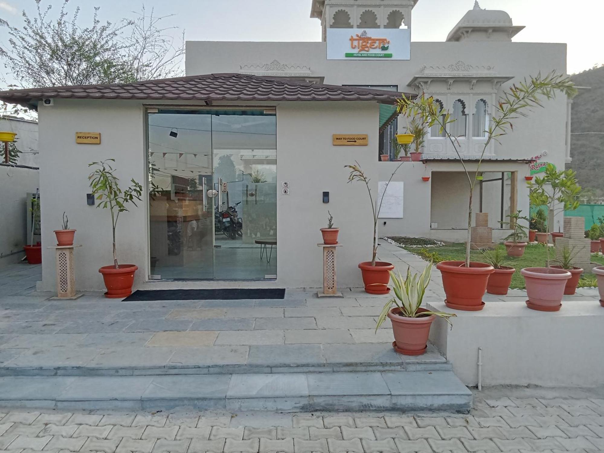 Tiger'S Trail Hotel & Food Court Kumbhalgarh Bagian luar foto